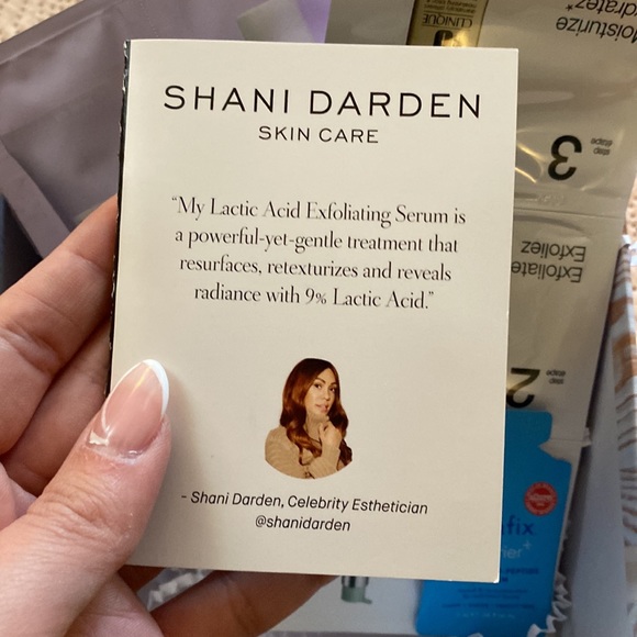 Sephora skin and hair care samples comes in a cute box - Picture 3 of 8